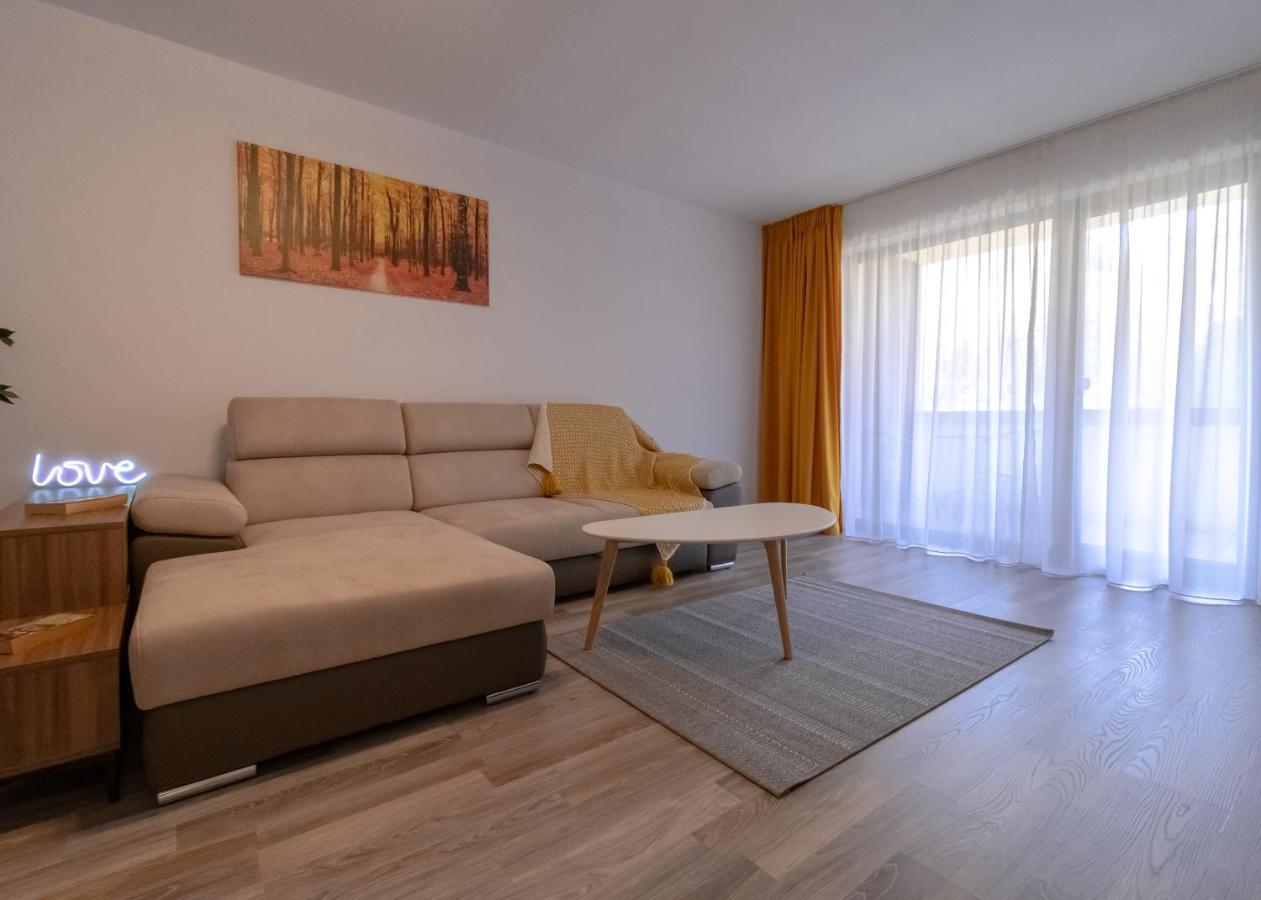 Transylvanian Apt. W/ Lrg. Terrace And Parking - Karpatenhaus Braşov Exterior foto
